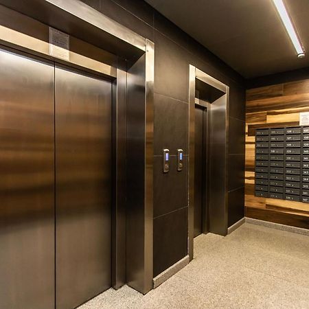 Sky House Premium Apartment In City Center Кишинев Екстериор снимка